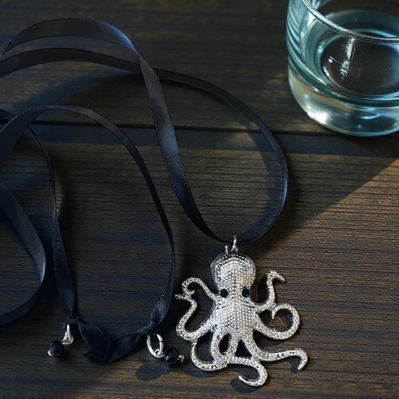 Kathleen Valentine Jewelry - Shiny Silver Toned Octopus Pendant Choker Necklace